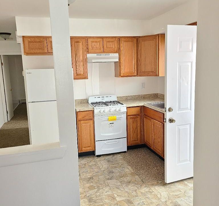 1st image of 54 Adams Ave Floor 1