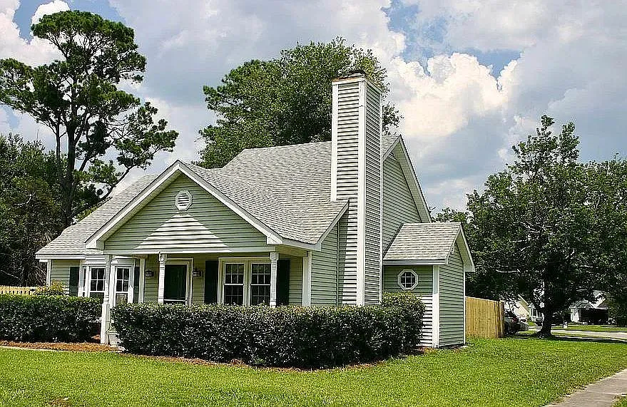 3 bed, 1400 sqft, $2,240 — Photo 2