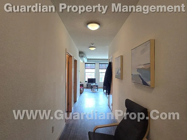 811 4th St SE #214 — Photo 4