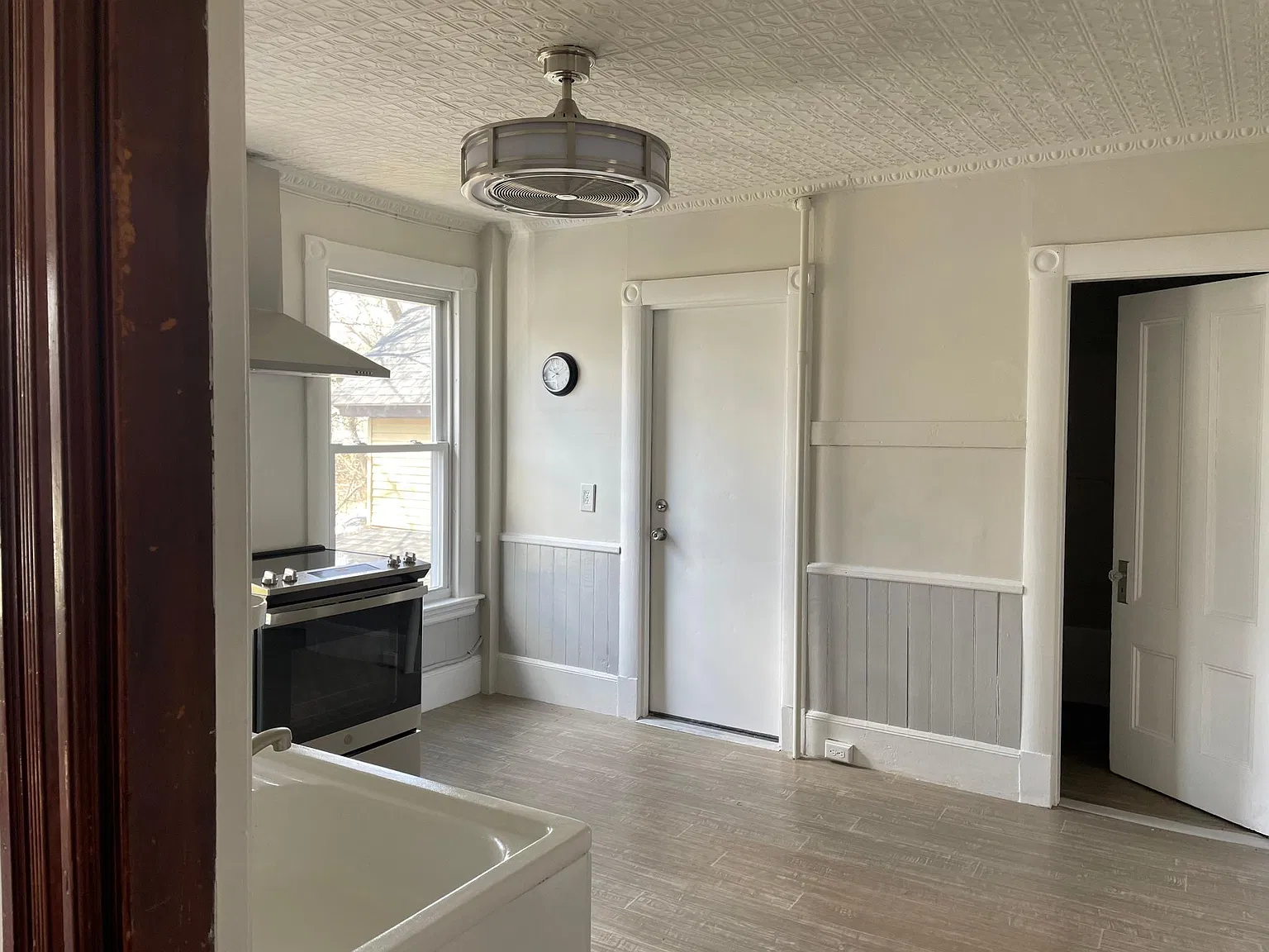 137 Tolman St — Photo 4