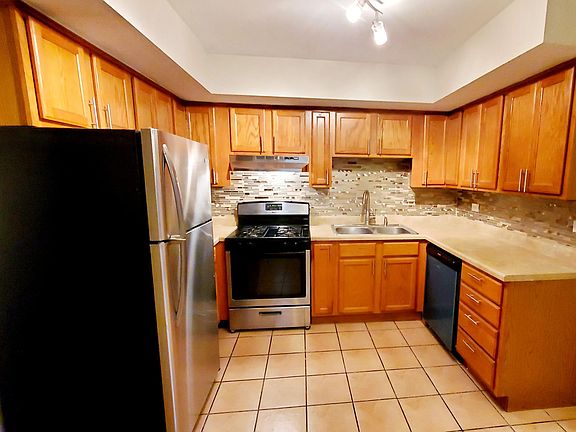 4th image of 1103 Holiday Ln #Des