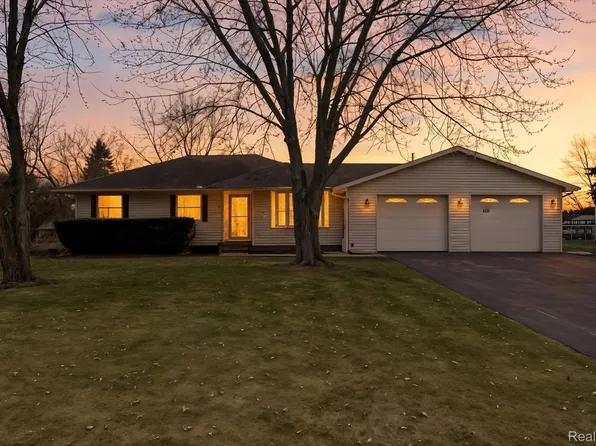 4225 Lapeer St, Columbiaville, MI 48421