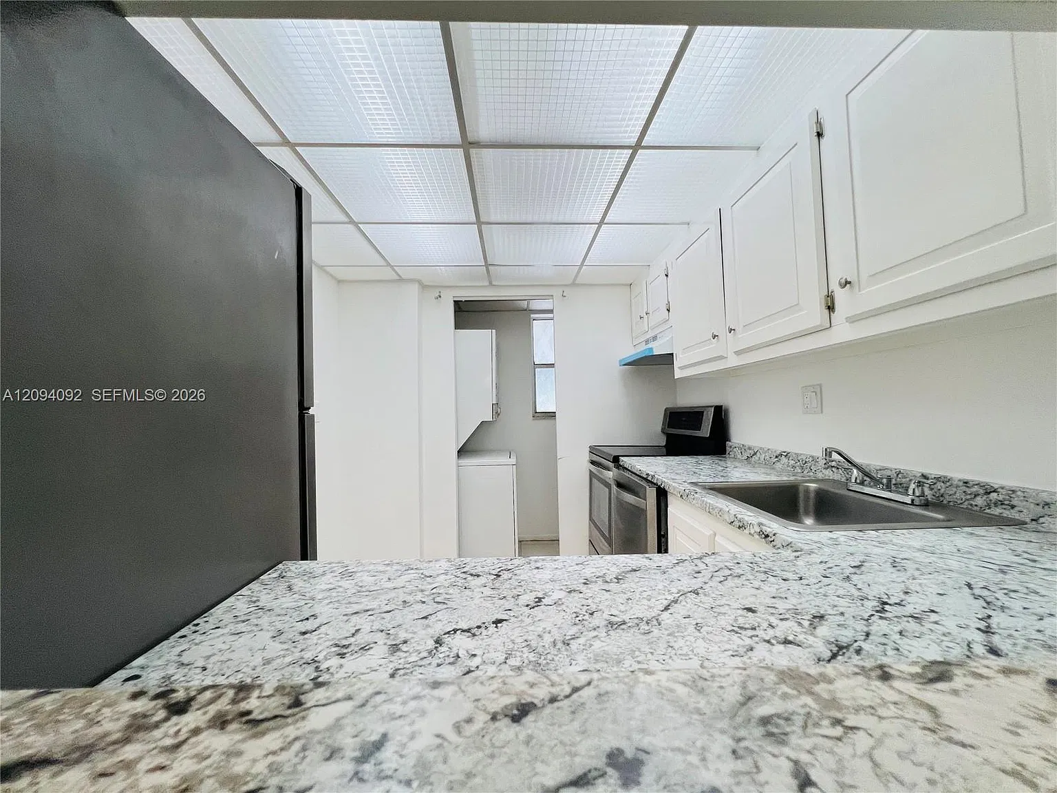 7825 Fairview Dr — Photo 4