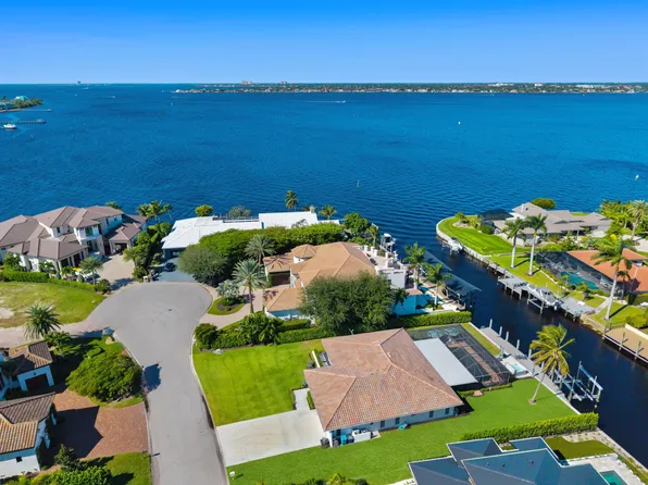 775 Cal Cove Dr, Fort Myers, FL 33919