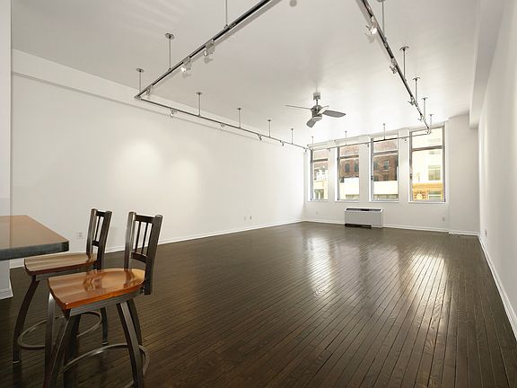 4th image of 252 7th Ave APT 4N