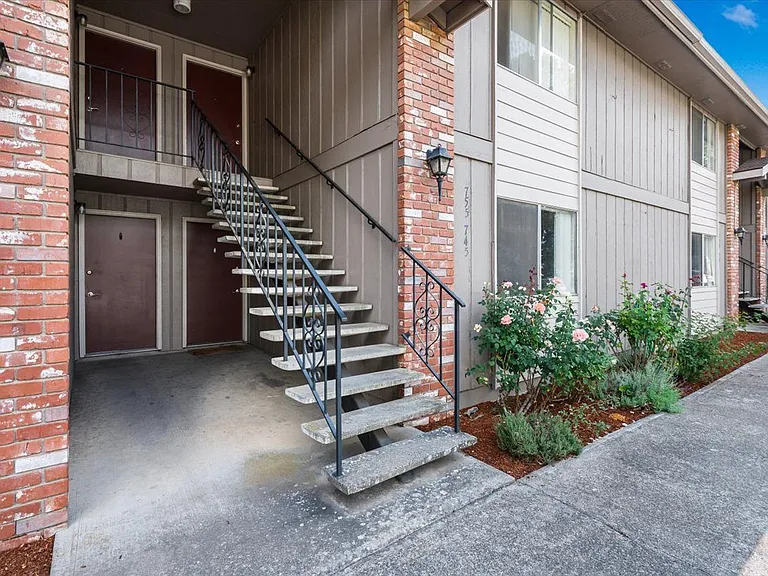 Laurel Park Apartments — Photo 18