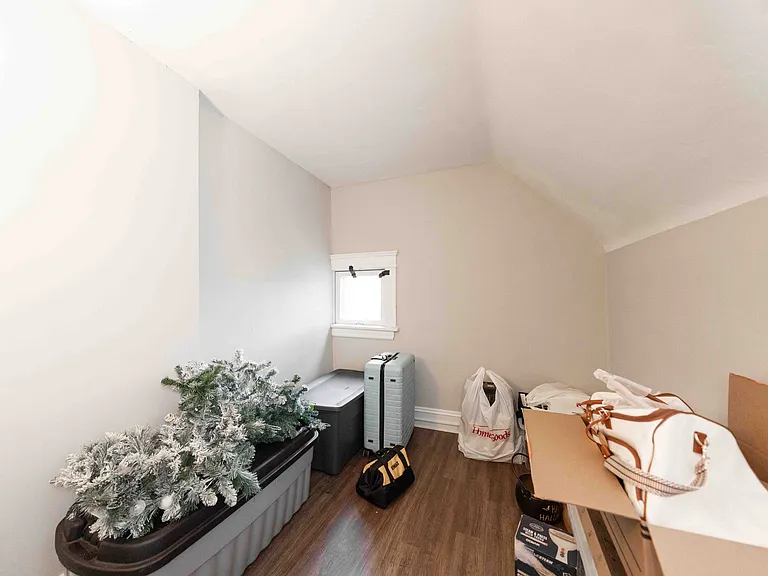 1374 Gladys Ave — Photo 15