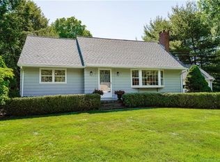 12 Deepwood Rd, Simsbury, CT 06070