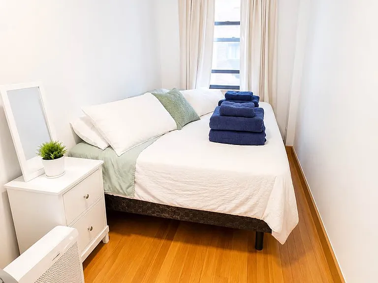 138 W 70th St #B — Photo 8