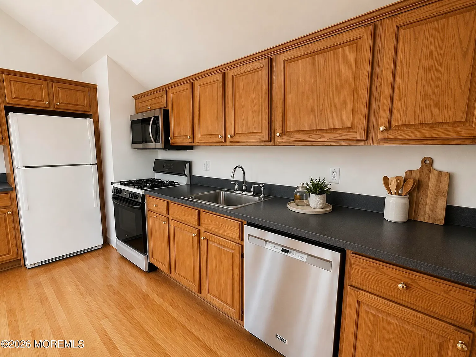 Studio, $2,200 — Photo 4