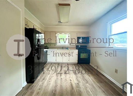 3rd image of 6021 Pinebrook Dr