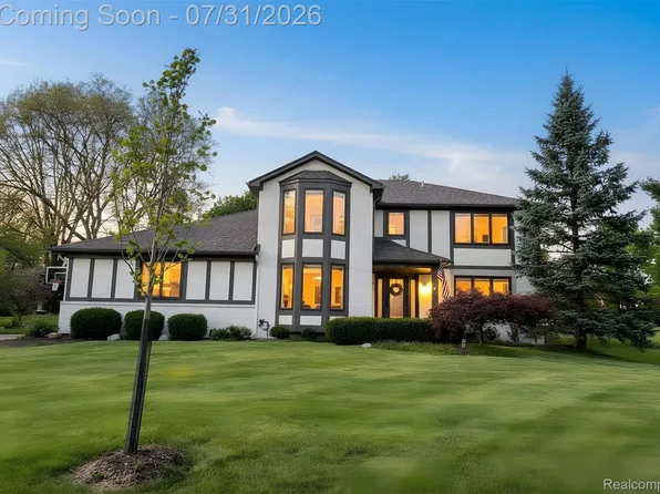 362 Lake Forest Rd, Rochester Hills, MI 48309