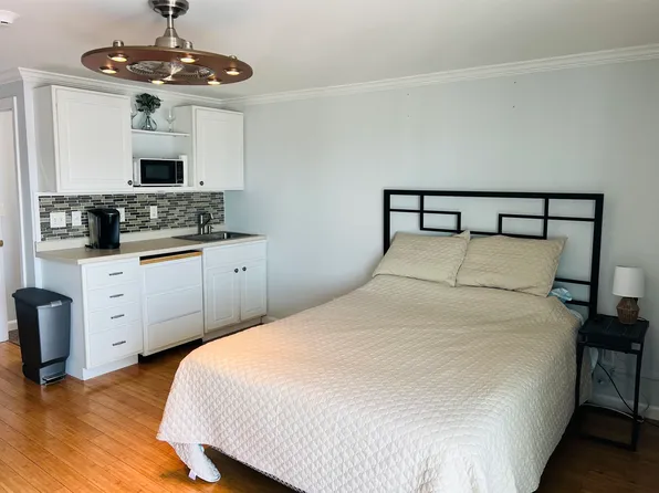 6 Ashworth Avenue #12, Hampton, NH 03842