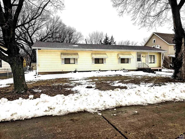 317 N 12th St, Sabetha, KS 66534