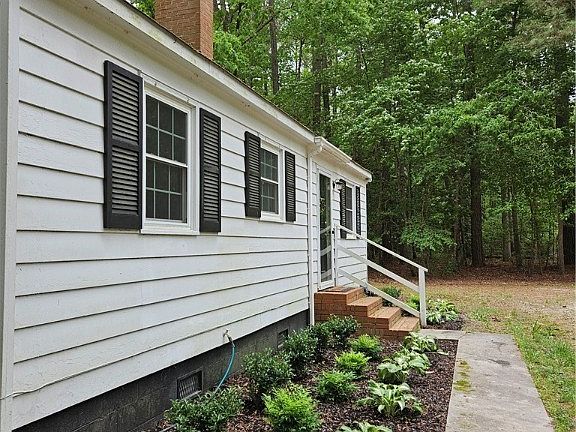 4th image of 121 Blue Water Dr
