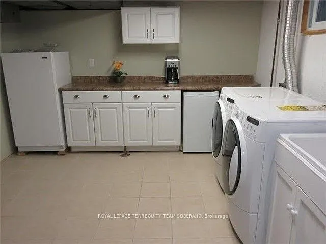 54 Roberts Cres — Photo 16