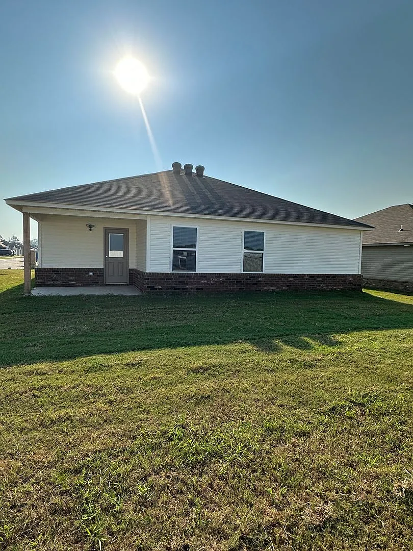 Your Next Home Awaits! Pre-Leasing a 3-Bedroom, 2-Bath Home in Cypress Bend — Photo 4