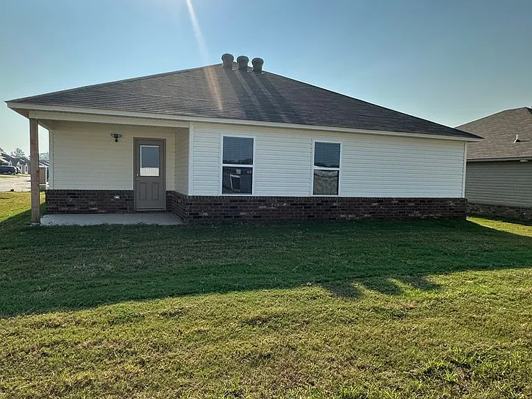 117 Logan Dr — Photo 4