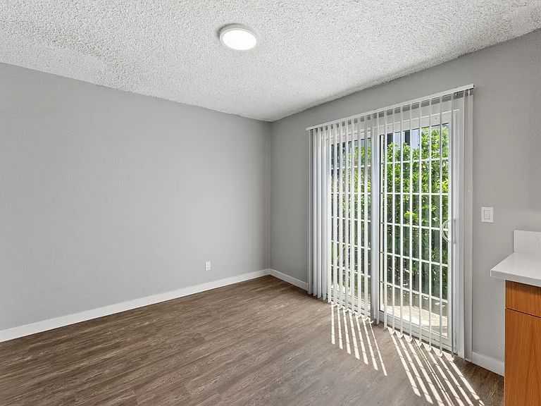 Villa Del Sol Apartments — Photo 7