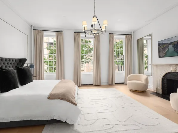 222 East 61st Street image 9 of 27