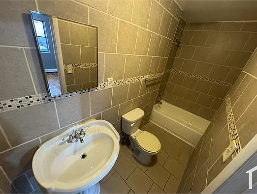 246 Roseville Ave #1-D — Photo 3