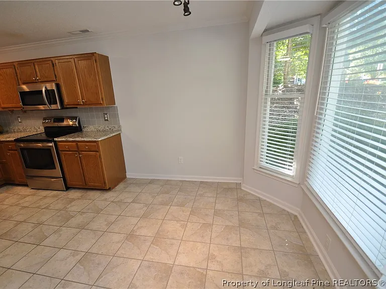 240 Beechtree Dr — Photo 3