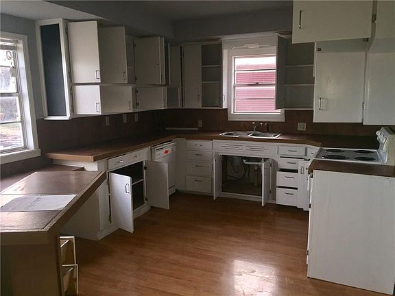 3rd image of 516 E Cavalry St