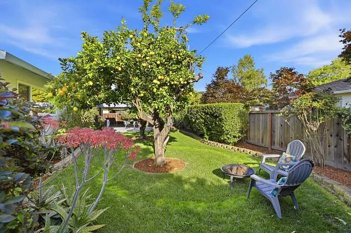 1670 Andalusia Way — Photo 32