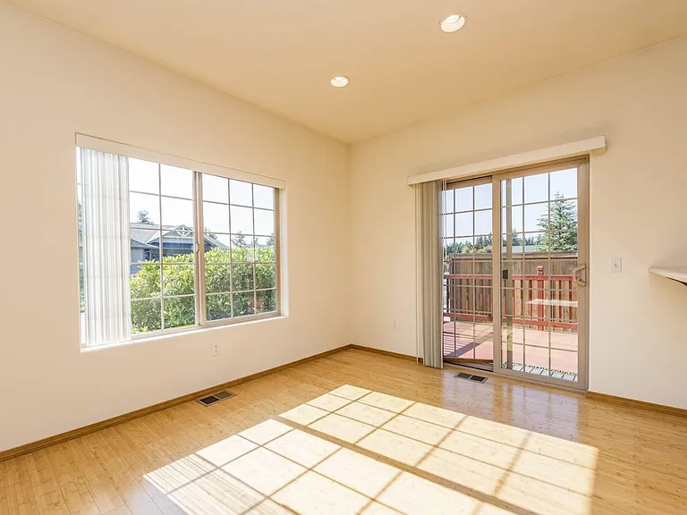 70 Nesting Pl — Photo 10