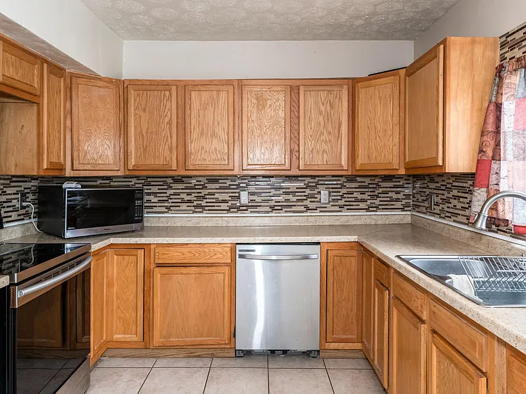 332 E Lincoln St — Photo 7