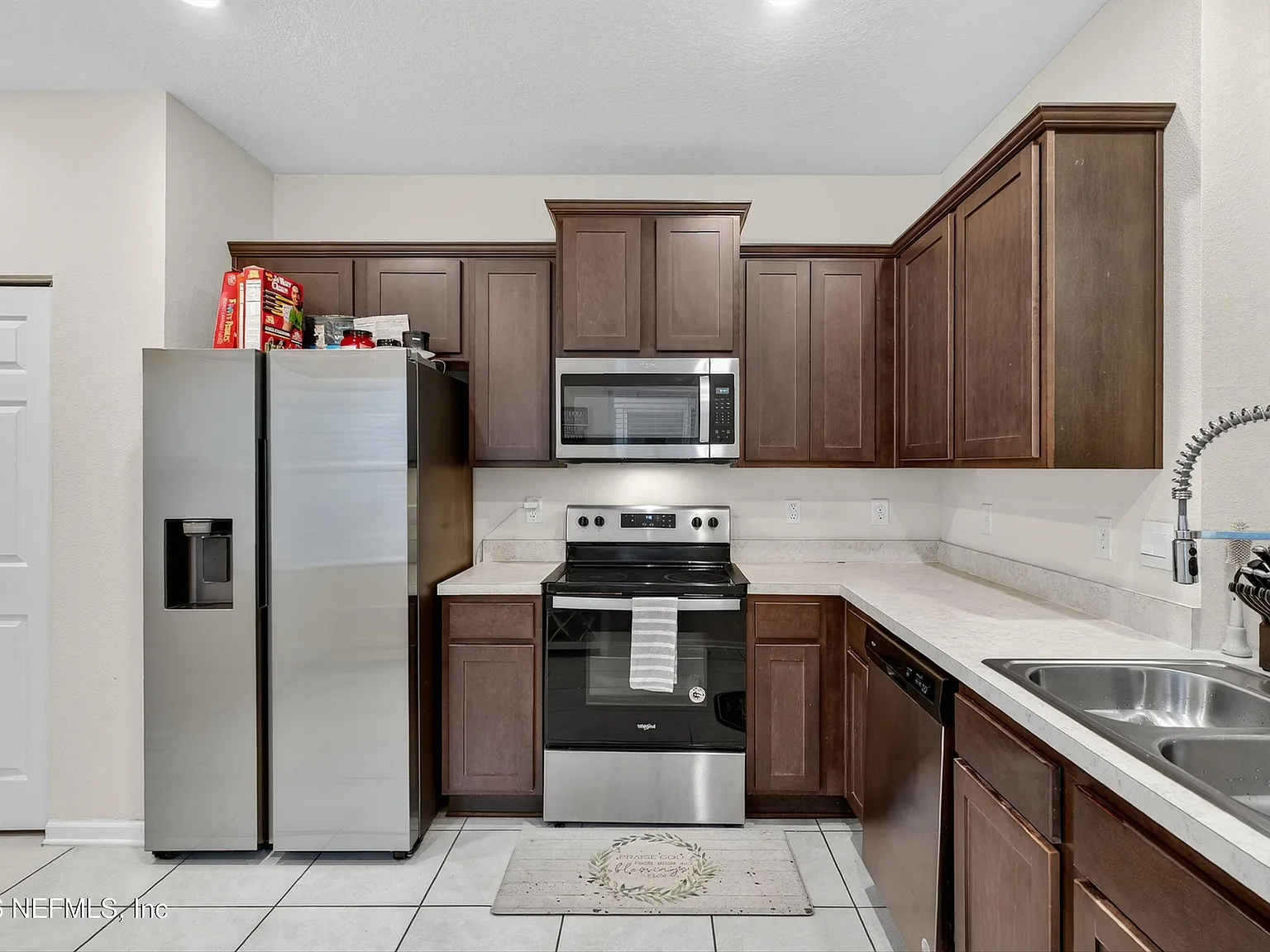 3 bed, 2.5 bath, 1502 sqft, $1,700 — Photo 4