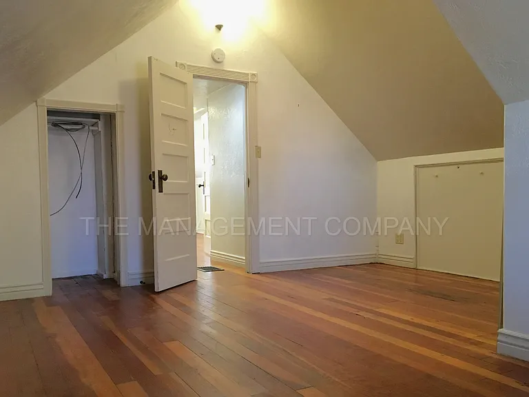 576 Addison Ave W — Photo 28