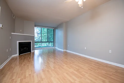851 N Glebe Rd Photo 1