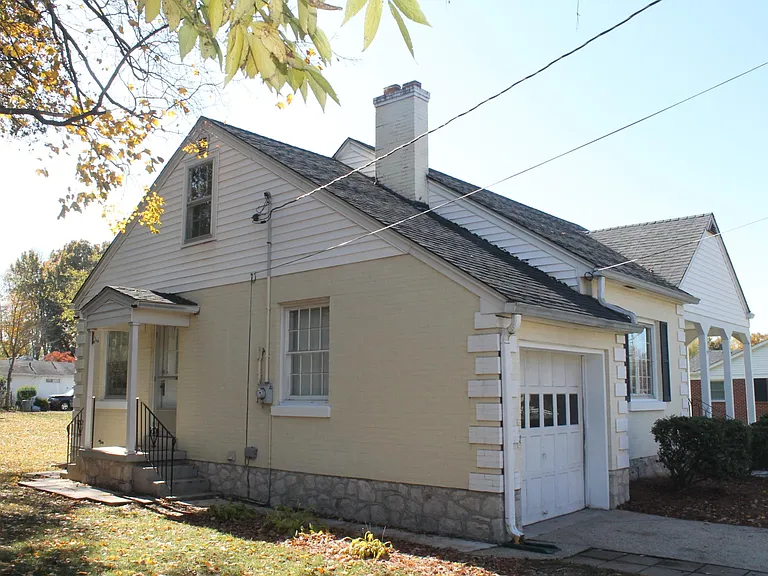Fairview Ave — Photo 2