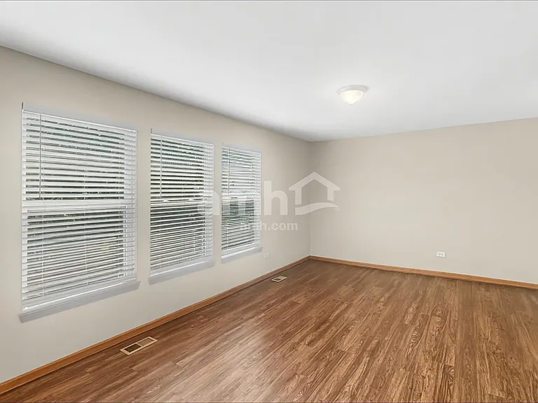 3229 Kenilworth Ln — Photo 8