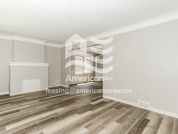 1490706_003_living_room_13925350.jpg