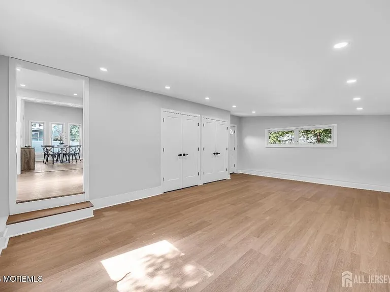 210 Parkview Ter — Photo 2