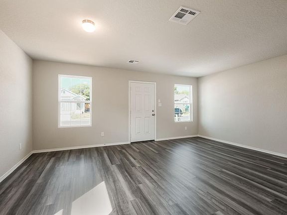 2nd image of 5403 Verdugos Palace