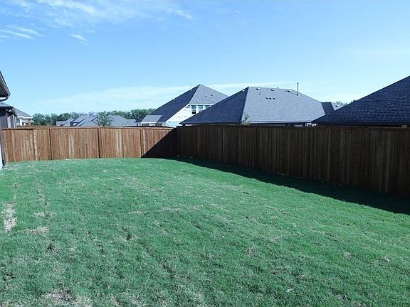 3rd image of 902 Birchwood Dr
