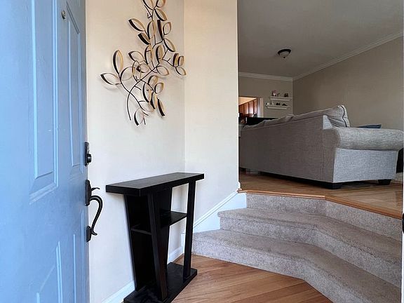 2nd image of 47692 Woolcott Sq