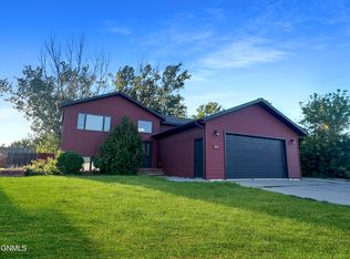 510 16th St SW, Minot, ND 58701