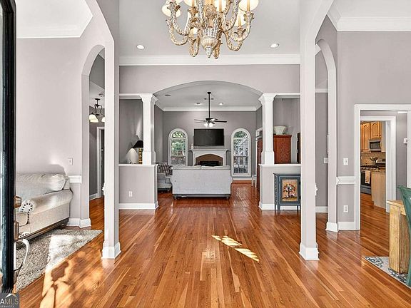 5th image of 58 Legend Dr