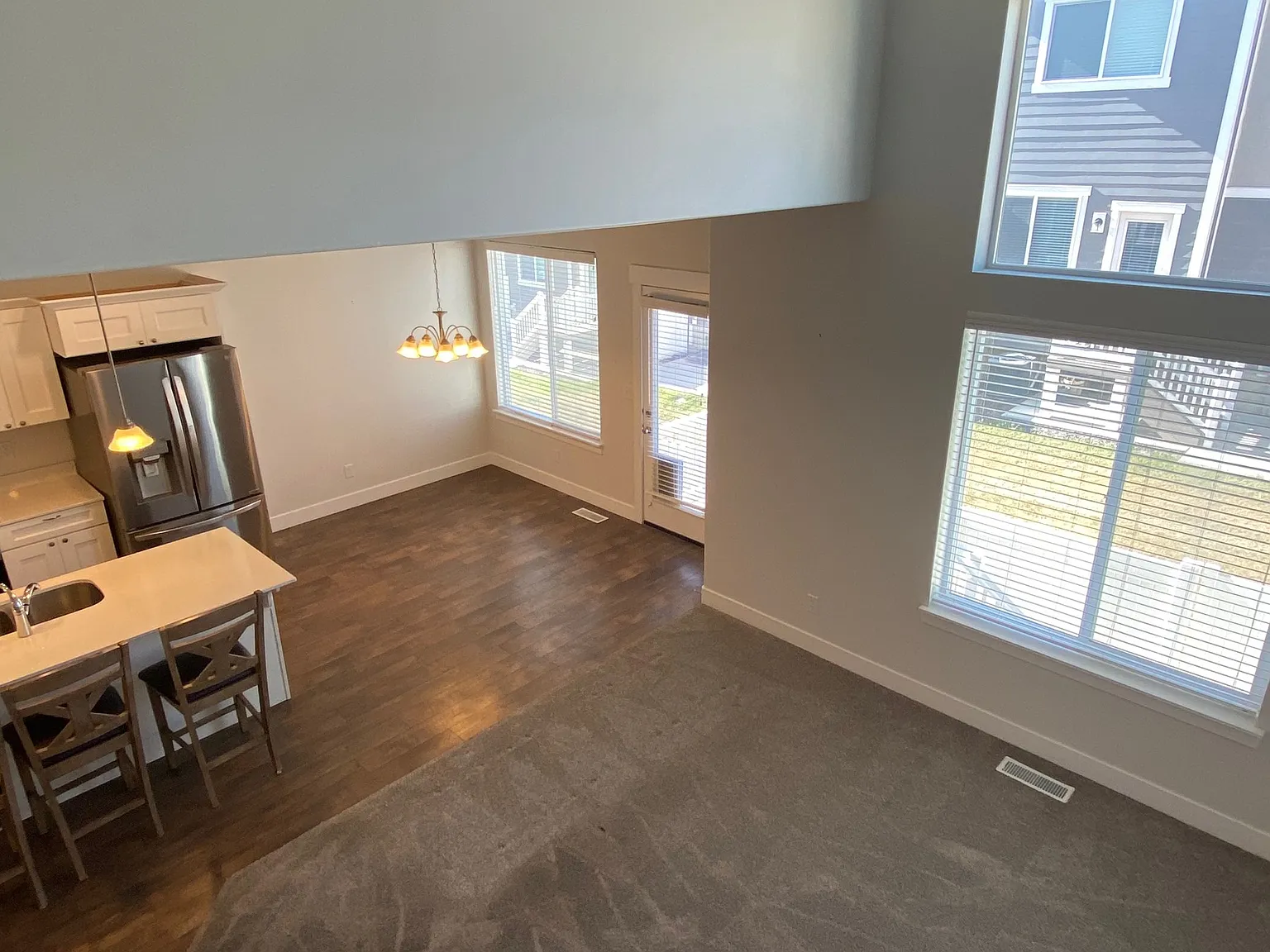 3 bed, 2.5 bath, 2400 sqft, $2,250 — Photo 3