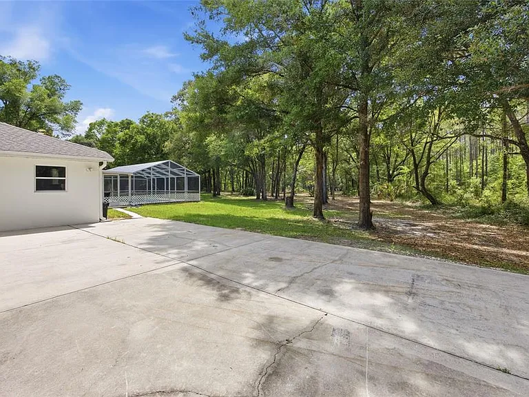 7050 NE State Road 121 — Photo 35