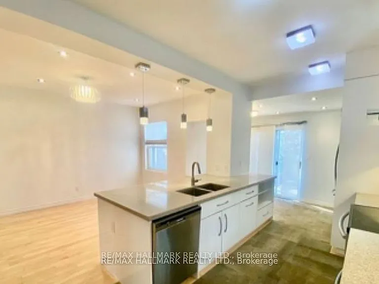 228 Gainsborough Rd — Photo 5