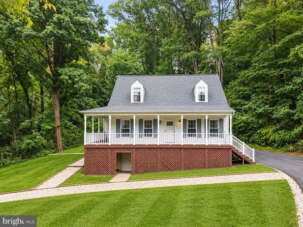 955 Shenandoah River Dr, Harpers Ferry, WV 25425