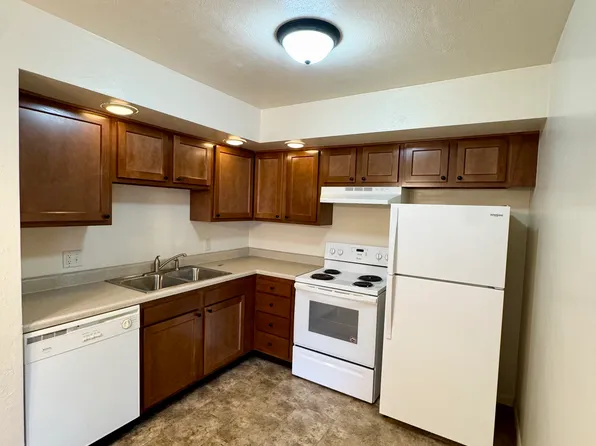 1110 S 23rd St #B1, South Bend, IN 46615