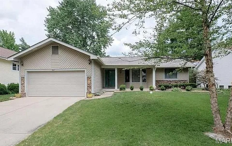1st image of 807 Briarwood Ct