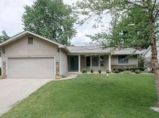 807 Briarwood Ct, Lake Saint Louis, MO 63367