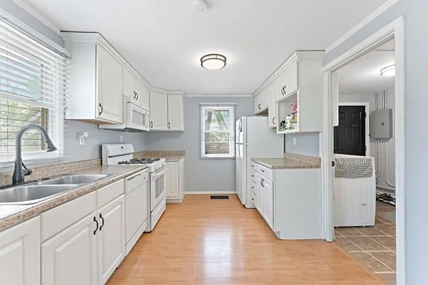 8322 Ellsworth Pl — Photo 5